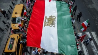 Tribunal de EE.UU. respalda prohibición de bandera monárquica de Irán en el Mundial